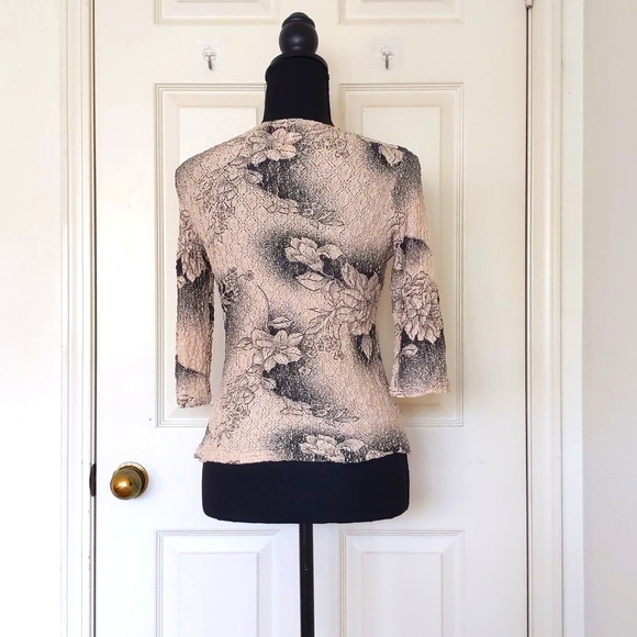 NWOT. Aria Multi Color Floral Design Elastic/Wrinkled Fabric Blouse w/3/4 sleeve - Picture 2 of 5
